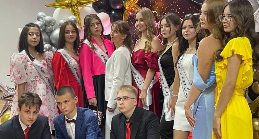 Фото к статье: Усольский район чествует выпускников: золотые медали, напутствия и взгляд в будущее