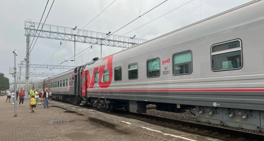 Что делать, если сосед просит уступить нижнюю полку в поезде - ответ проводника