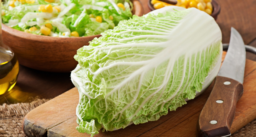 Салат из пекинской капусты за 7 минут: быстро, сытно и вкусно — семья будет в восторге