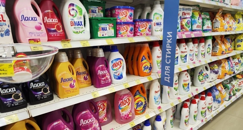 Дольше сохраняет цвет вещей и лучше отстирывает: в Роскачестве назвали идеальное средство для стиральных машин
