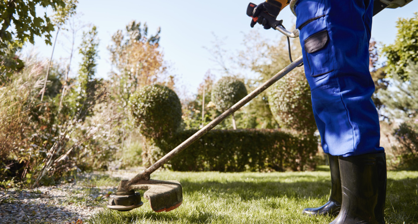 Прикрепили по 2 штуки вместо лески – и косить можно вечно: такие "ножи" не оторвутся и не затупятся