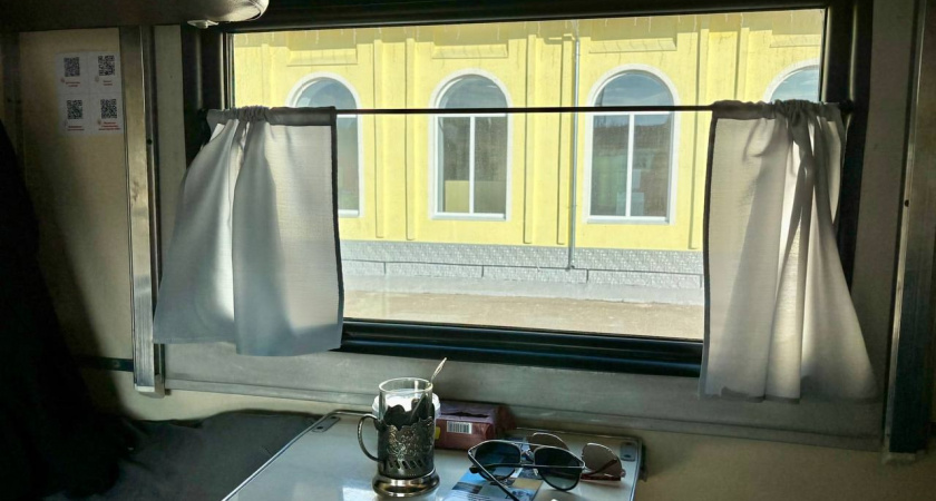 "Вы мне мешаете, уберите свою книгу" - заявила соседка по поезду. Не дома у себя все-таки