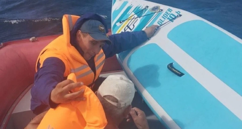 В Иркутской области туриста на сапборде унесло ветром в открытое озеро