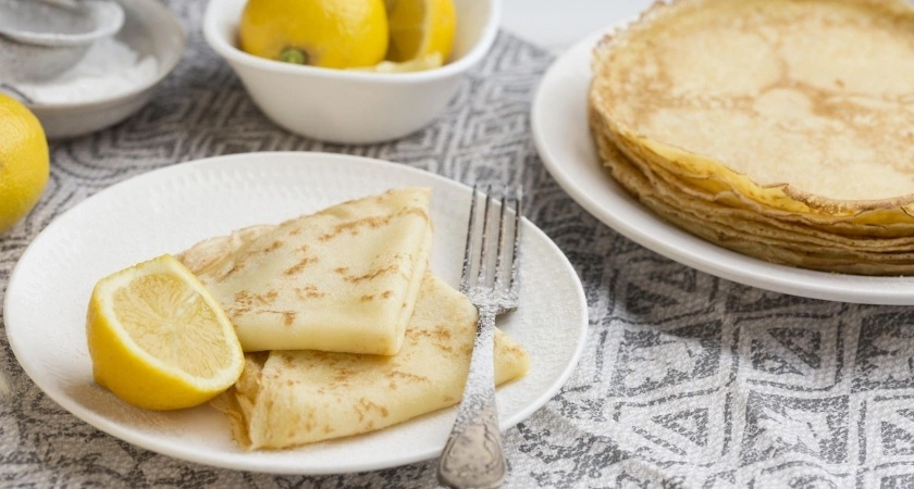 Просто заливаю это в тесто перед тем, как всыпать муку: блинчики получаются ажурными, нежными и вкусными