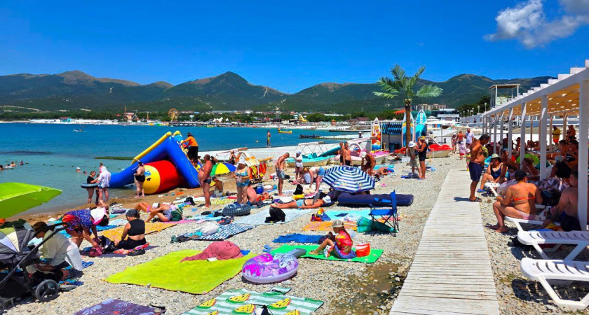 Почему русские туристы предпочитают купаться в море, а иностранные гости - отдыхать у бассейна?