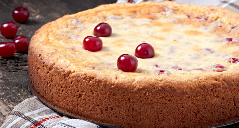 Смешиваю и запекаю: пирог "Раз-два и готово" - раньше брали его вместо торта, когда в гости шли. Вкусно и просто-просто