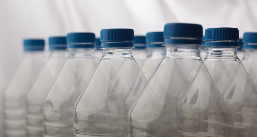 Пластиковые бутылки не выкидываю: разрезаю на три части и получаю очень полезную вещь — не могу без нее в хозяйстве