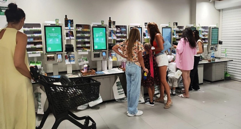 Как добиться быстрого обслуживания в "Пятёрочке" — уставший ждать в очереди мужчина придумал лучший лайфхак