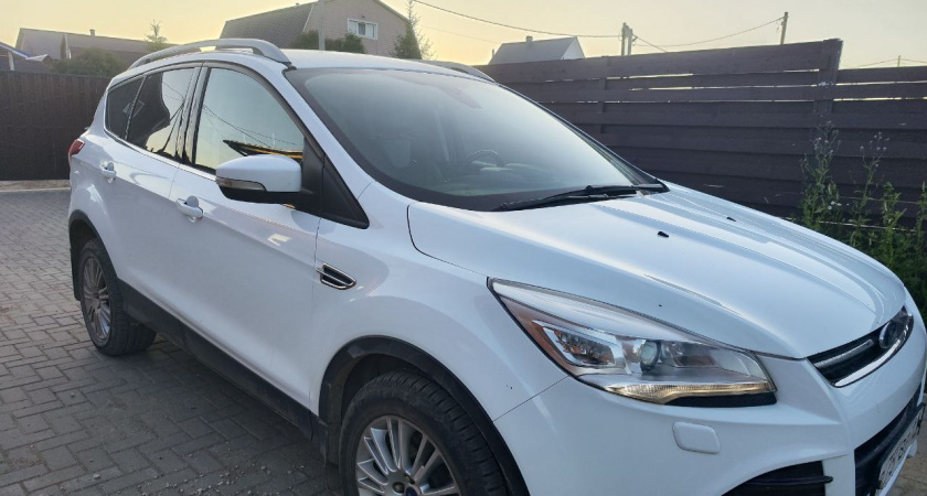 Протираю фары авто одной жидкостью – и блестят до холодов: вот как это делаю