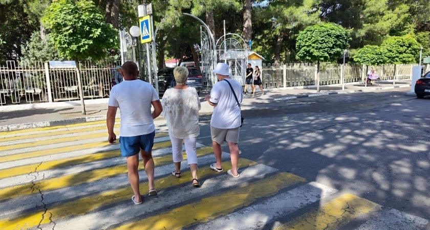 Верховный Суд поставил точку: нужно ли водителю ждать, когда пешеход полностью перейдёт дорогу