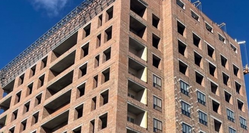 Несовершеннолетние играют на заброшенной стройке в Усолье-Сибирском