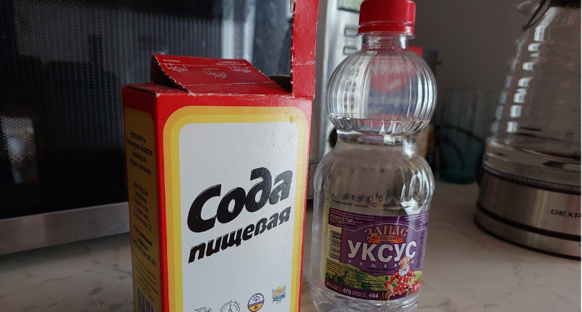 "Просто засыпь и ложись спать, а утром унитаз будет белее снега" – Проверяю совет знакомого сантехника