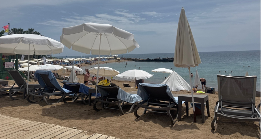 Крым: жизнь в маленьком поселке без туристов у моря. Как живут местные в не сезон. Показываю цены на жилье и весь курорт