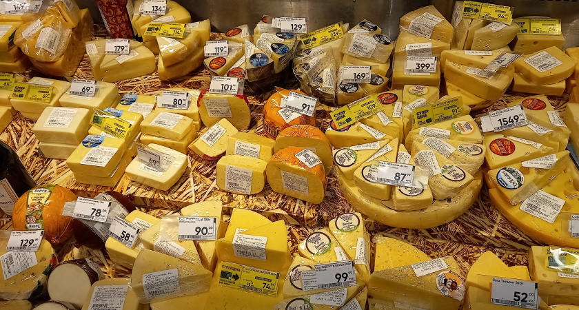 "Не вздумайте покупать, даже по скидке 70%": в Роскачестве назвали марки сыров, которые лучше обходить стороной