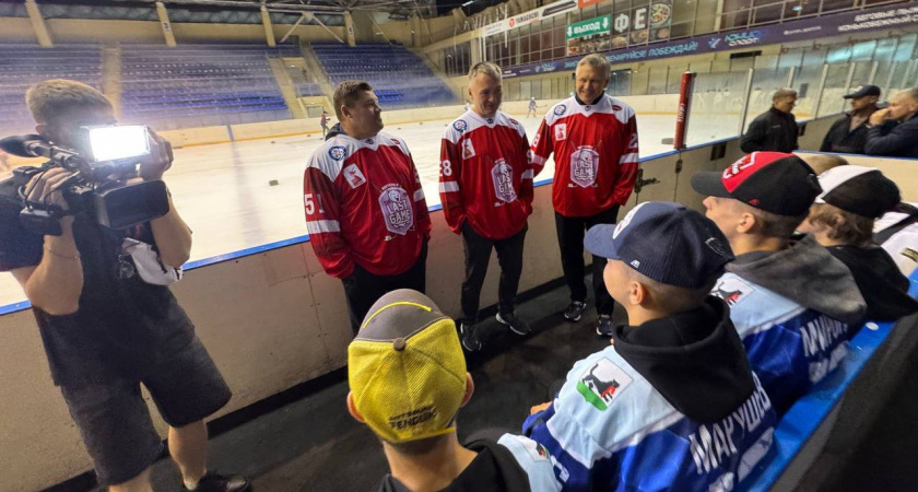 В Иркутской области прошел мастер-класс для юных хоккеистов с участием олимпийских чемпионов