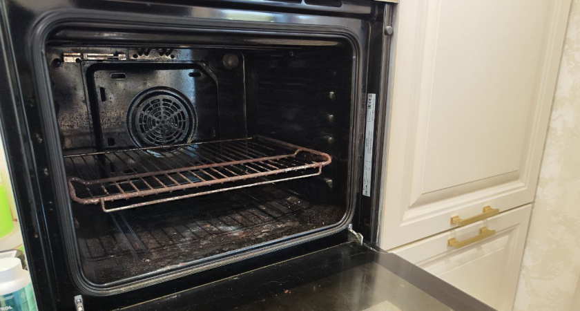 2 столовые ложки на противень — и духовка чище, чем в первый день: от липкого жира следа не останется