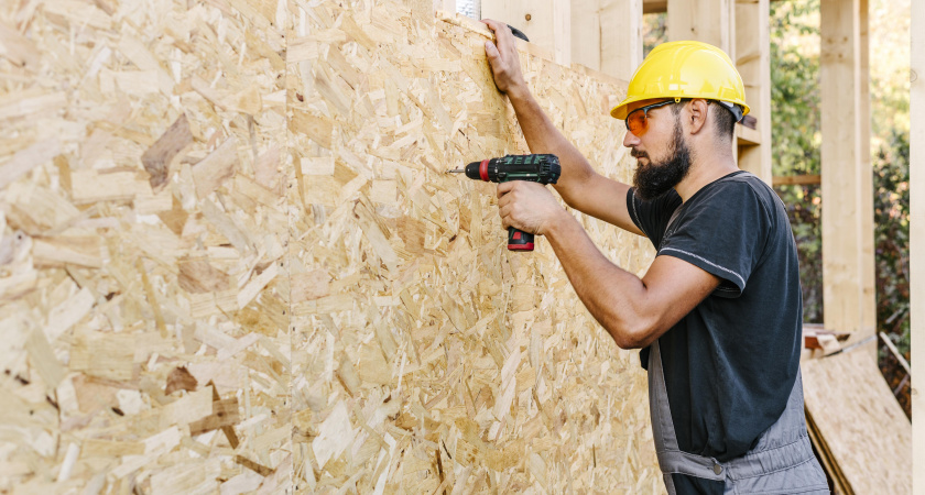 Найдена замена OSB: в 7 раз дешевле и служит дольше — строители активно переходят на нее