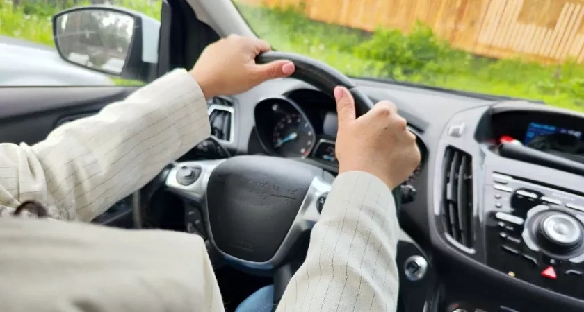 Водителям рассказали, сколько нужно прогревать машину в теплое время года