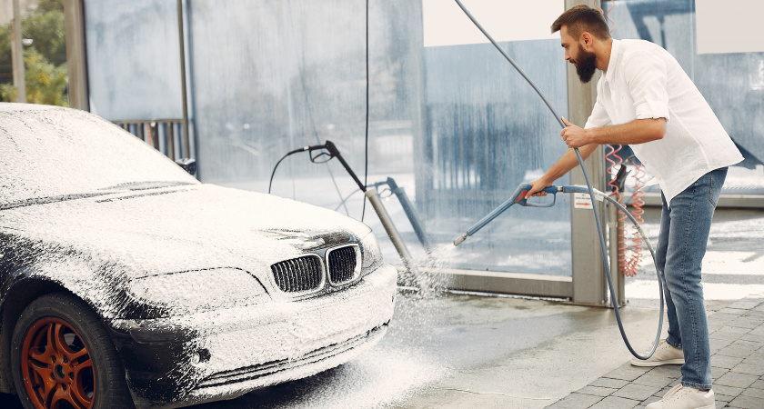 Вода или пена: с чего категорически нельзя начинать мыть автомобиль на мойке самообслуживания