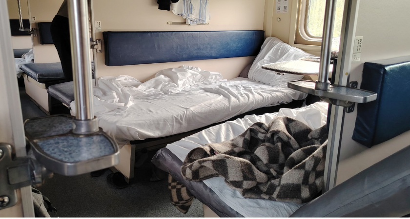 "Весь путь покоя не было от вас", – сказала в конце поездки соседка сверху, все время просидевшая внизу