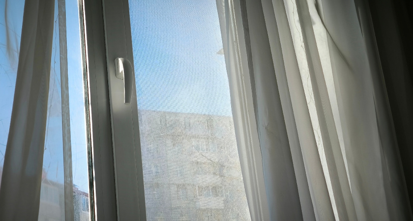 В Иркутской области ребенок получил травмы после падения из окна многоэтажки