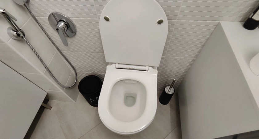 От мочевого камня не останется и следа: запомните эти 5 способов для очистки унитаза