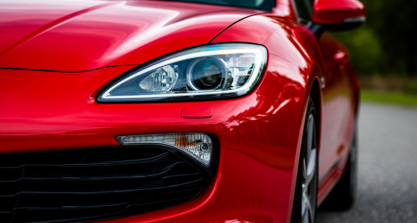 Протираю фары авто одной жидкостью – и блестят до холодов: вот как это делаю