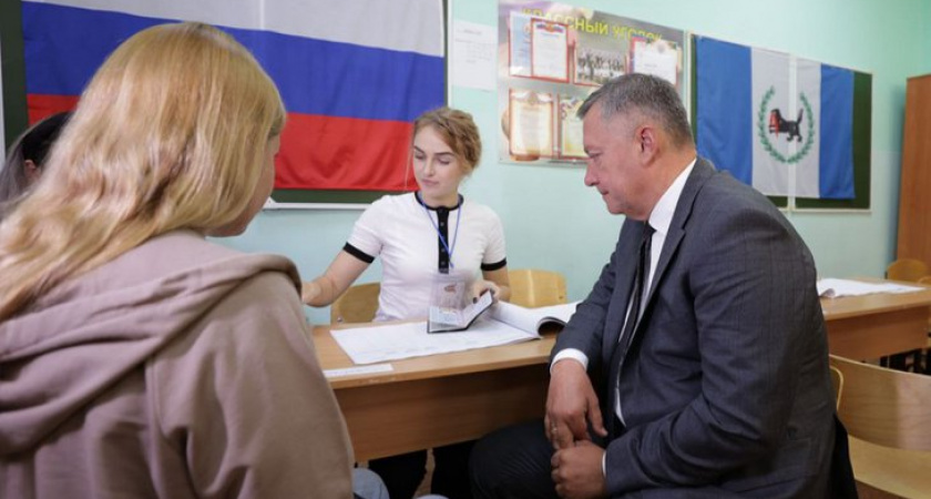 Губернатор Игорь Кобзев проголосовал на выборах в Иркутской области