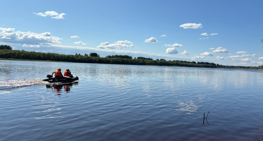 Вездеход с геологами затонул в озере на севере Иркутской области