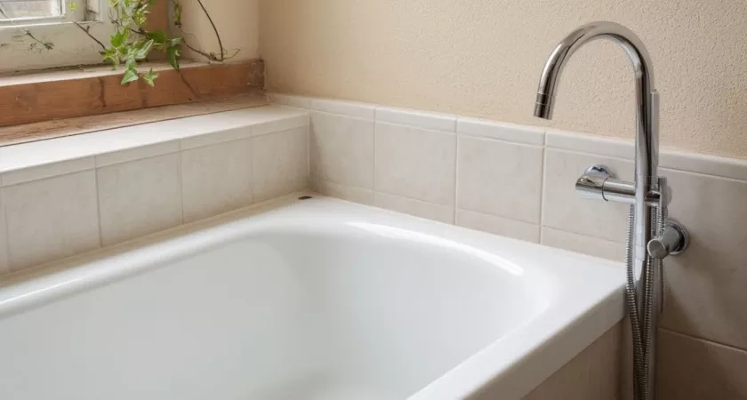 Силикон - вечная плесень и желтизна: вот почему в США не пользуются силиконовым герметиком, а нашли 2 варианта лучше