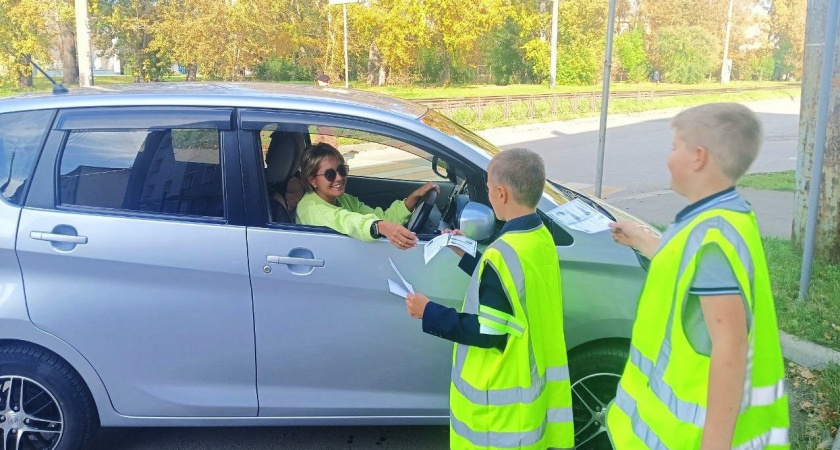 Юные инспекторы Усолья-Сибирского провели акцию для безопасности на дорогах