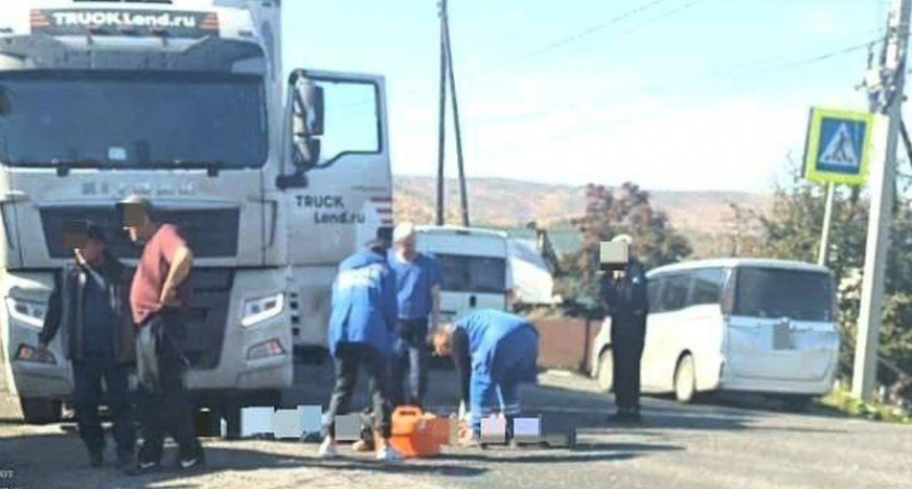 В Иркутской области на “зебре” под колесами фуры оказались мать с дочерью