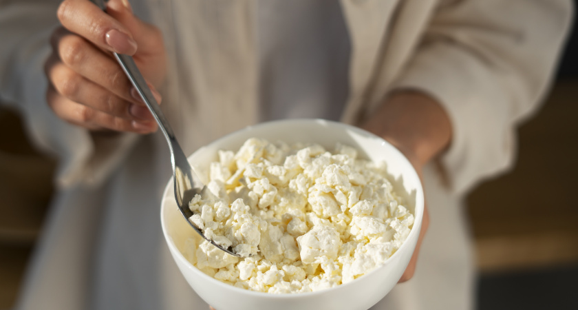 Только творожное зерно, смешанное со сливками: названы 5 лучших марок зернистого творога по версии Росконтроля