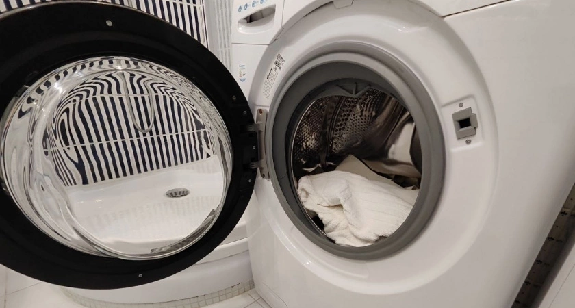 После начала стирки, а не до: мастер по ремонту научил, как правильно нужно засыпать стиральный порошок в машинку