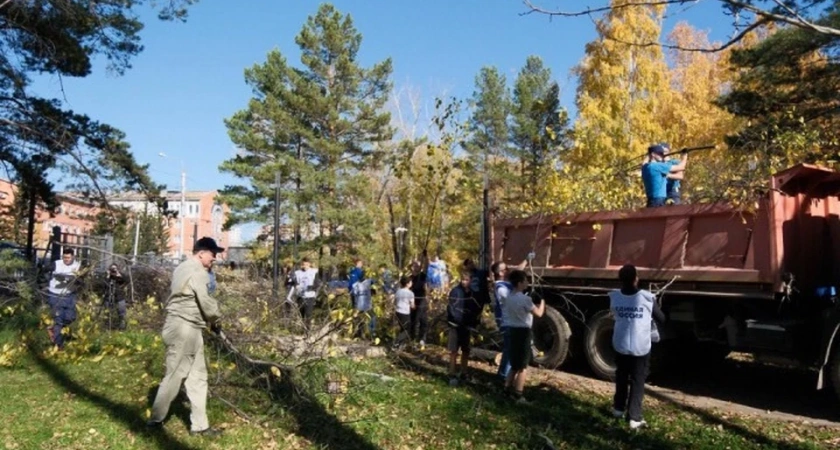 В Иркутске прошёл масштабный субботник перед наступлением зимы