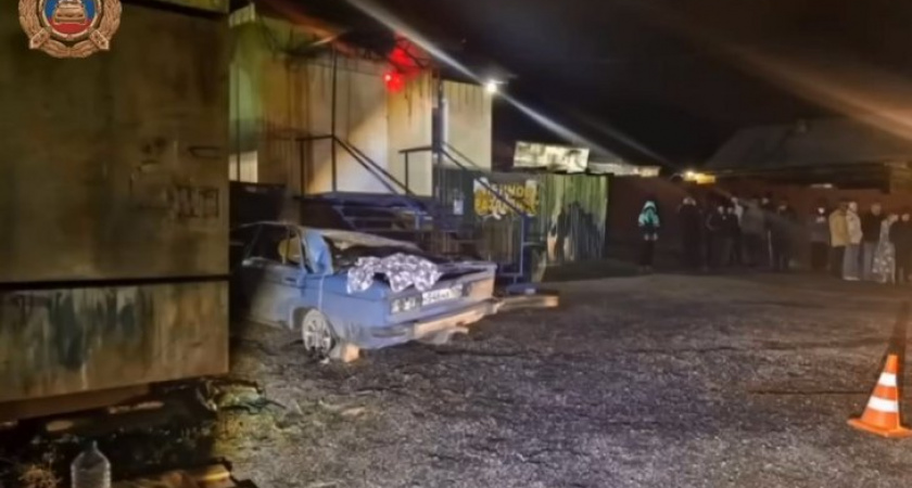 В Иркутской области автомобиль врезался в киоск, водитель погиб