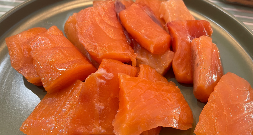 Рыболовы делятся золотой пропорцией: как солить горбушу, чтобы всегда получалось безупречно - идеальный рецепт