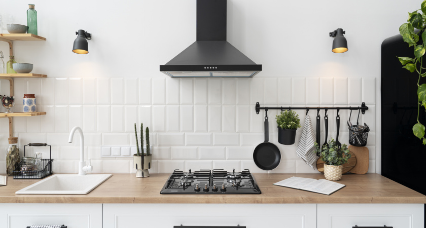 Почему умные хозяйки давно отказались от вытяжки на кухни: нашли более удобный вариант