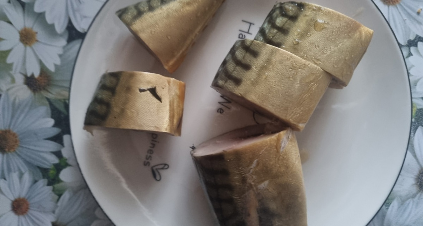 Скумбрия в бутылке, как копченая: просто кладу рыбку в бутылку и заливаю маринадом - просто и никакой химии