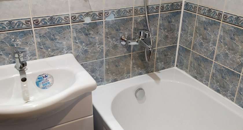 Смешиваю 3 компонента — и кафель в ванной скрипит от чистоты: теперь всем рекомендую