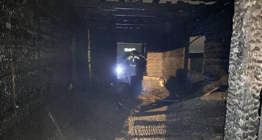 В Иркутском районе отец и сын пострадали при пожаре в частном доме