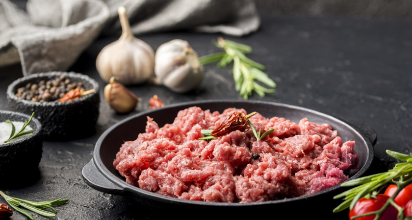 Взбиваем кефир с фаршем — и гора сочной вкуснятины на ужин готова: лучше любых беляшей и пирожков