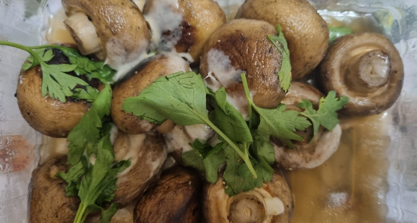 Заворачиваем шампиньоны в лаваш – получаем гору вкуснейшей закуски: хоть под фильм, хоть на праздник