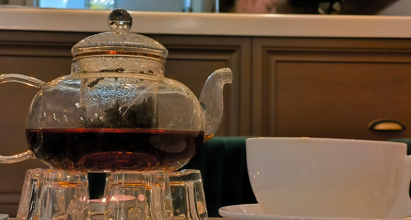 Не лимонная кислота и даже не сода: от накипи в чайнике нашла средство в 10 раз лучше – от известковый налет испарился за минуту