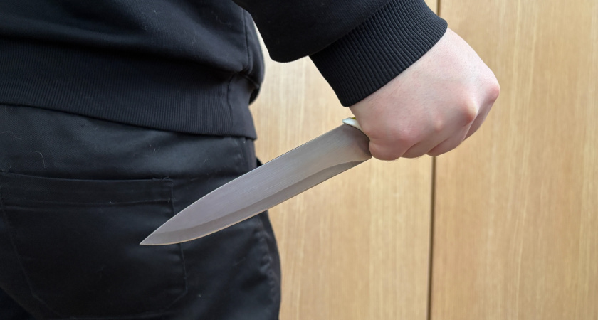 В Иркутской области неизвестный с ножом напал на девушек во время прогулки у реки