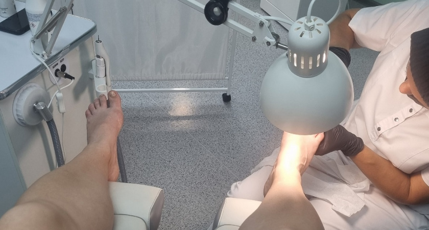 Заменила пемзу на хозяйственное мыло — полчаса и никаких натоптышей: пяточки нежные, как из салона красоты