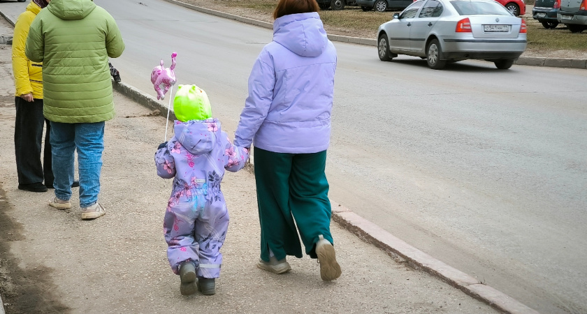 В Иркутской области семьи получат детские выплаты за октябрь раньше срока