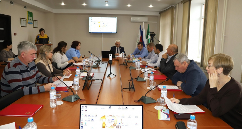 В Усолье-Сибирском депутаты обсудили проблемы с отловом животных и финансированием капремонта