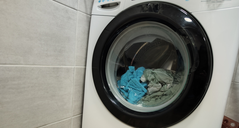 Кладу 1 ложку в стиральную машину при каждой стирке: незаменимый лайфхак - никакой магии, только наука