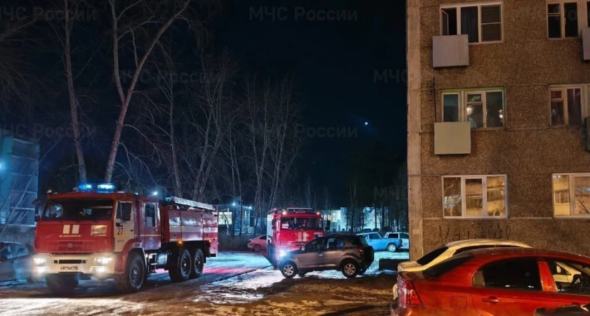 В многоквартирном доме Иркутской области 4 человека отравились угарным газом при пожаре